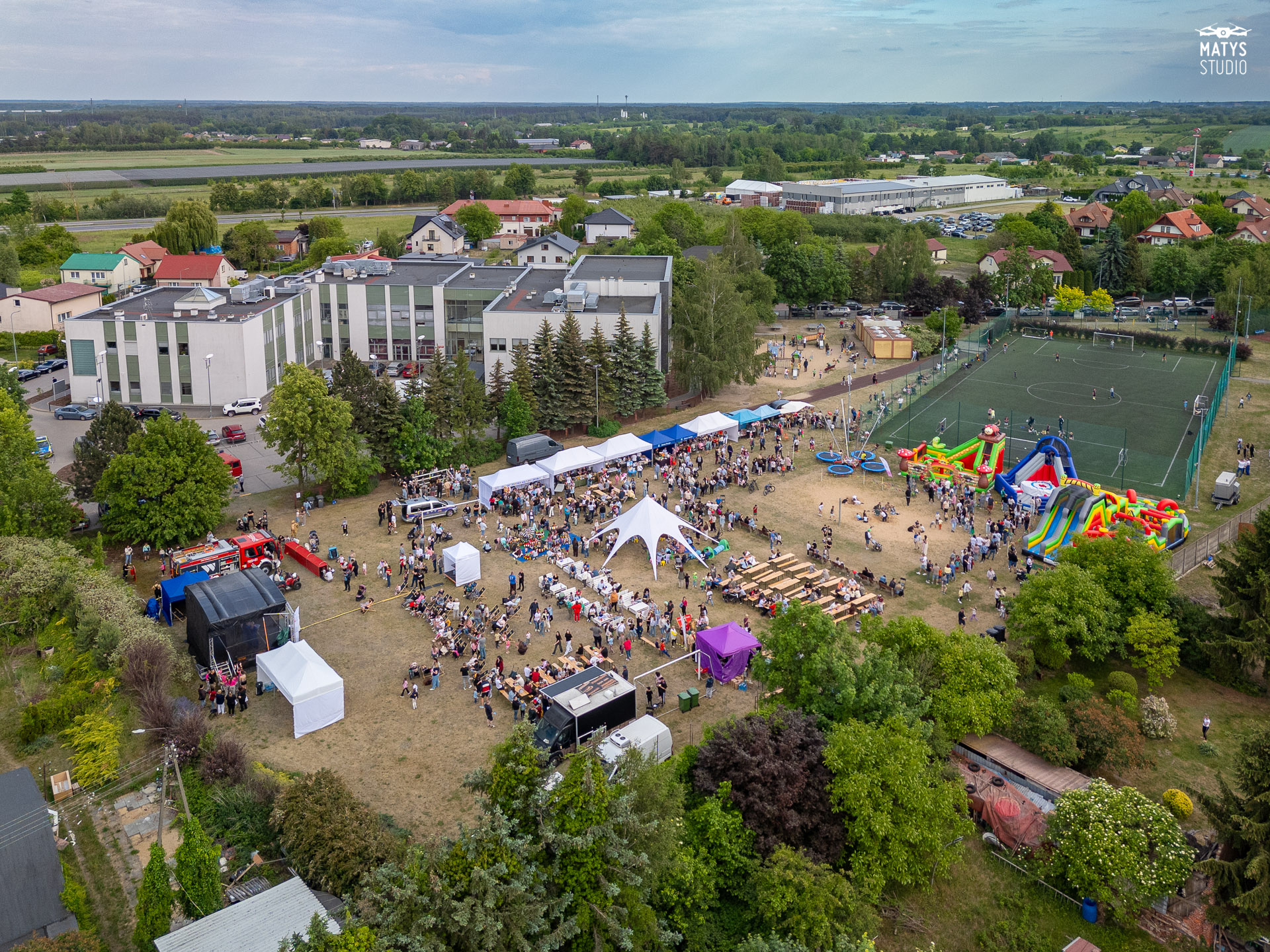 zdjecia_z_drona_tarczyn_warszawa_1 Impreza plenerowa z okazji Dnia Dziecka sfotografowana z drona